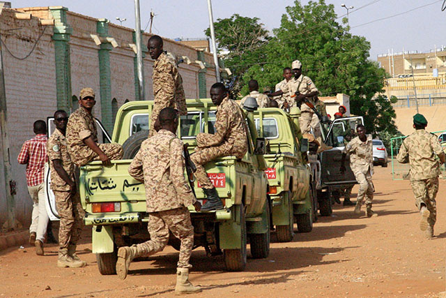 Soudan: des militaires arrêtent les dirigeants civils dans un "coup d'Etat"