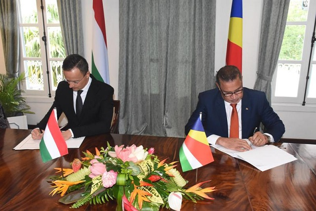 Le ministre hongrois des Affaires étrangères propose une formation sur la désintoxication aux experts de la santé des Seychelles