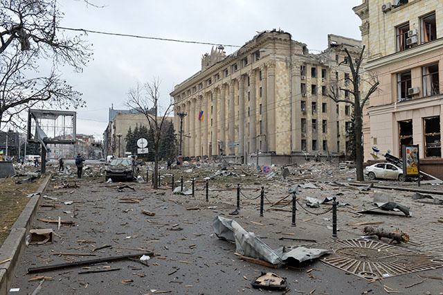 La Russie intensifie son offensive en Ukraine, Kharkiv sous les bombes, Marioupol menacée