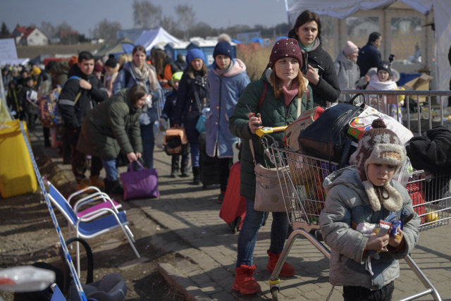 Ukraine border town sees refugee influx, Hungarian exodus