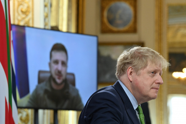 UK PM visits Ukraine after deadly railway station attack
