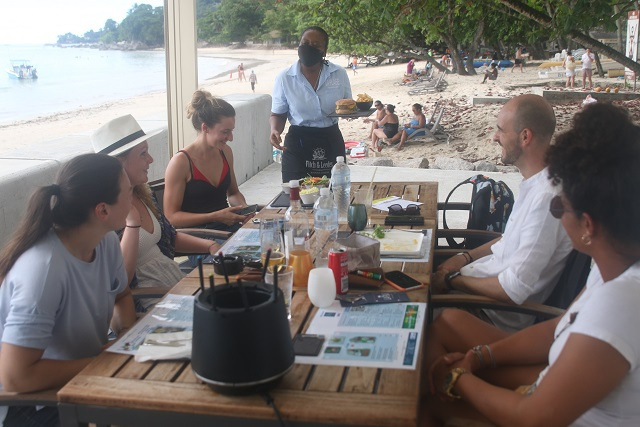 Le tourisme stimule l'offre et les réserves de devises aux Seychelles, les taux de change sont stables