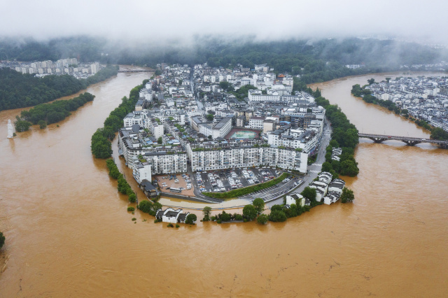 Record floods threaten southern China
