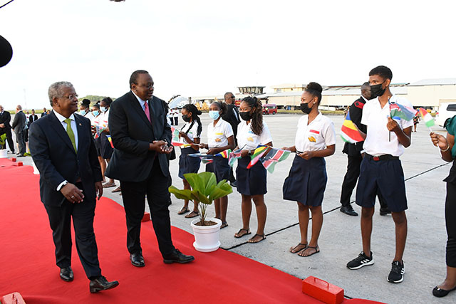 "Karibu Ushelisheli!": President Kenyatta receives state welcome in Seychelles