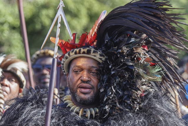 Thousands fete South Africa's new Zulu king