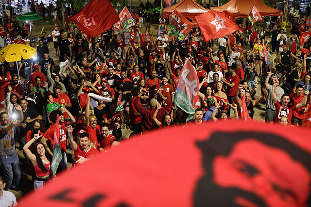 Le Brésil part pour un mois de campagne acharnée et pleine d'incertitudes