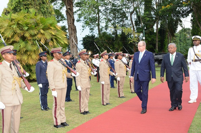 Le président des Seychelles et le prince de Monaco conviennent d'intensifier leurs efforts conjoints en matière de protection de l'environnement