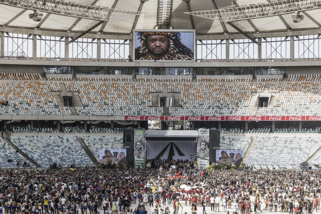 S.Africa crowns new Zulu king at mega party