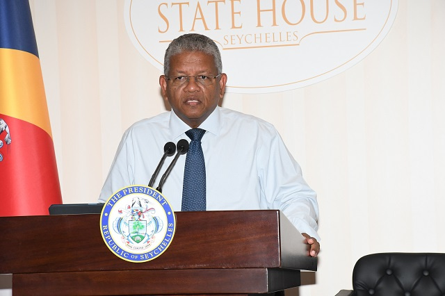Seychelles presidential press conference: Press freedom, land ownership, tracking for hikers