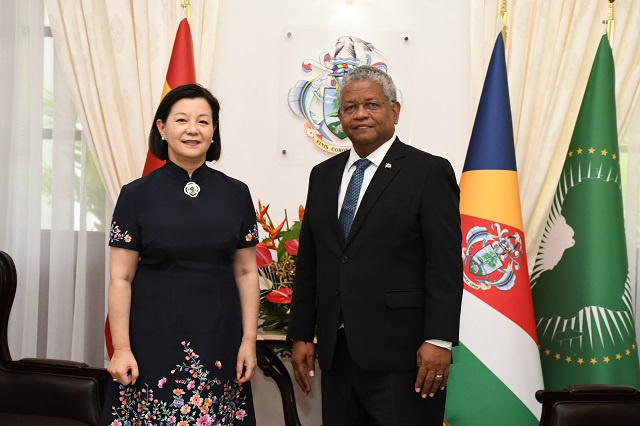 L'ambassadeur de Chine fait ses adieux aux Seychelles