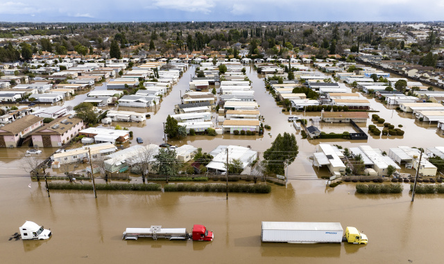 Fresh cyclone to hit California after historic storms kill at least 17