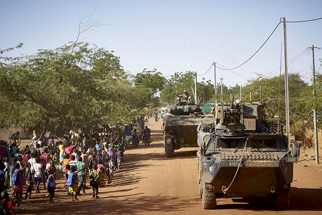Burkina: le gouvernement demande le retrait des troupes françaises, Paris veut des clarifications