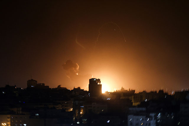 Missiles israéliens contre roquettes palestiniennes dans la nuit de Gaza