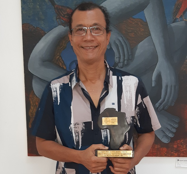 Seychellois artist George Camille awarded trophy from African Culture Fund