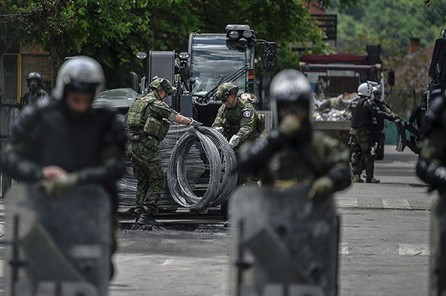 Kosovo: l'Otan annonce des forces supplémentaires après des heurts