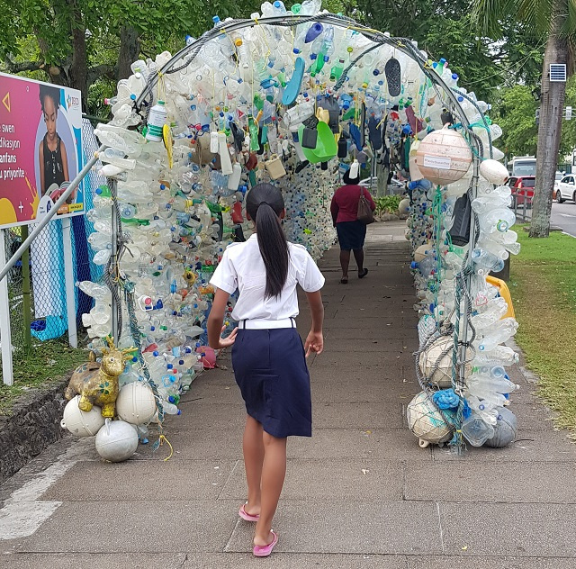 Les Seychelles explorent de nouvelles façons de minimiser les déchets plastiques