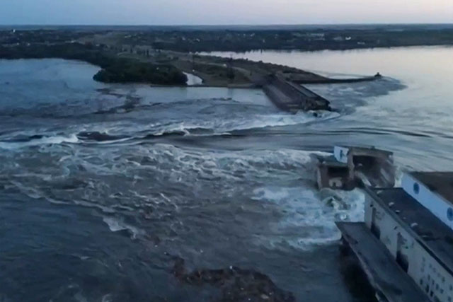 Ukraine: inondations et évacuations après une attaque sur un barrage