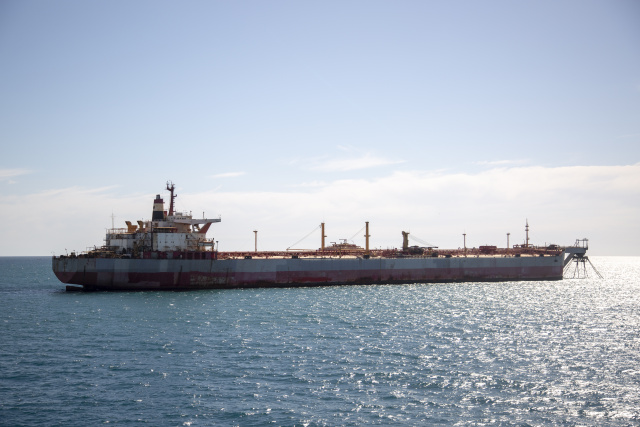 No alternative to risky oil tanker salvage in Yemen, UN says