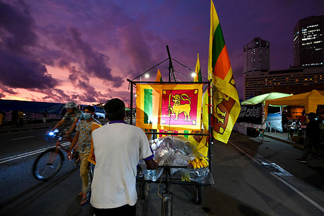 En faillite, le Sri Lanka réduit ses taux d'intérêts