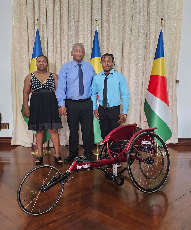 Seychellois Paralympics athlete receives new racing wheelchair for 2023 IOIG