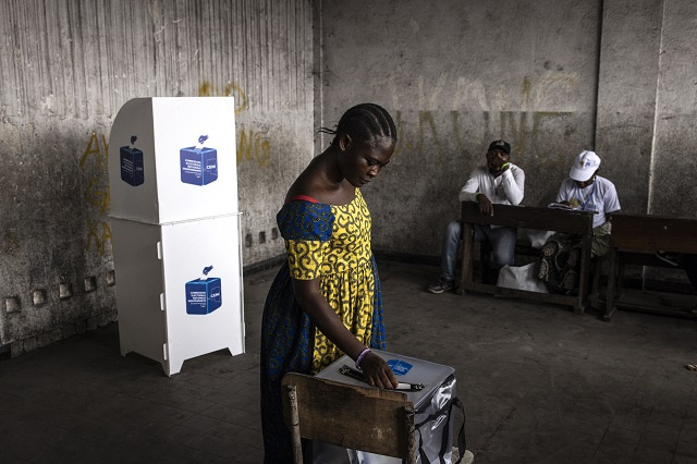 Jour d'élections à haut risque en RDC: "chaos" et retards au démarrage