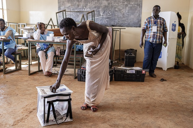 Présidentielle en RDC: premières tendances vendredi, selon un responsable