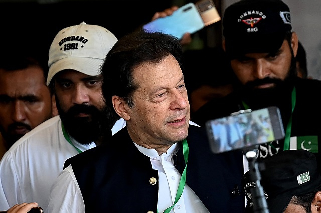 Pakistan: l'ex-Premier ministre Imran Khan condamné à 10 ans de prison