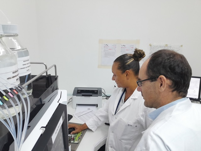 Food safety: Seychelles' laboratories working on new testing methods with French expert 