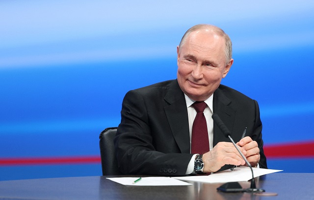 Présidentielle russe: "record" pour Poutine qui promet une Russie intraitable