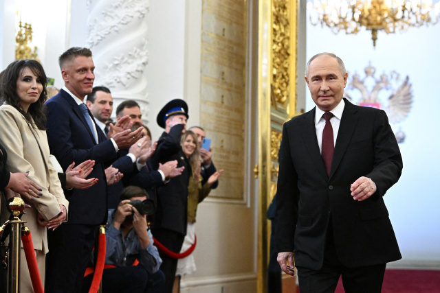 Putin, launching fifth term, promises Russians victory