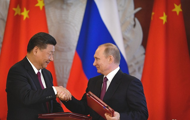 Poutine salue le "désir sincère" de Pékin d'aider à "résoudre la crise" en Ukraine