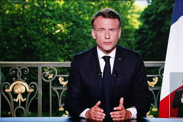 La dissolution, coup de poker risqué du président Macron après sa défaite aux européennes