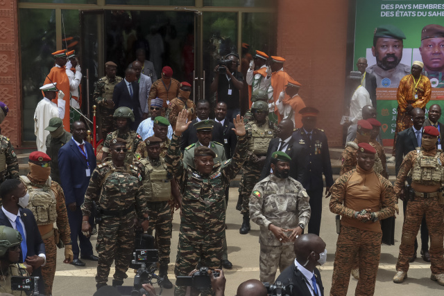 Sahel military chiefs mark divorce from West Africa bloc