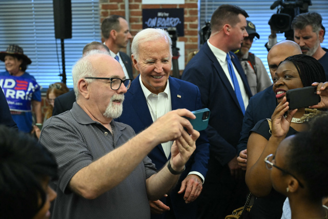 Biden makes campaign sweep as Democratic pressure mounts