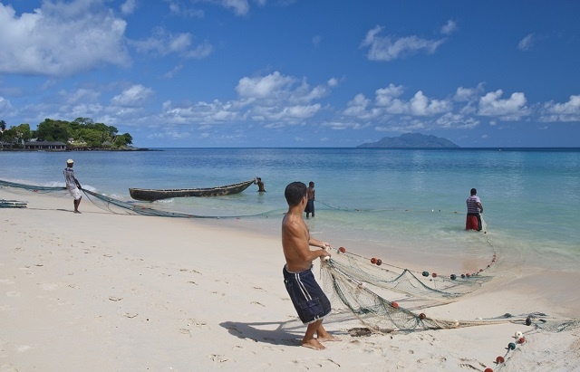 Seychelles' media gather for 2nd meeting on fisheries transparency reporting 