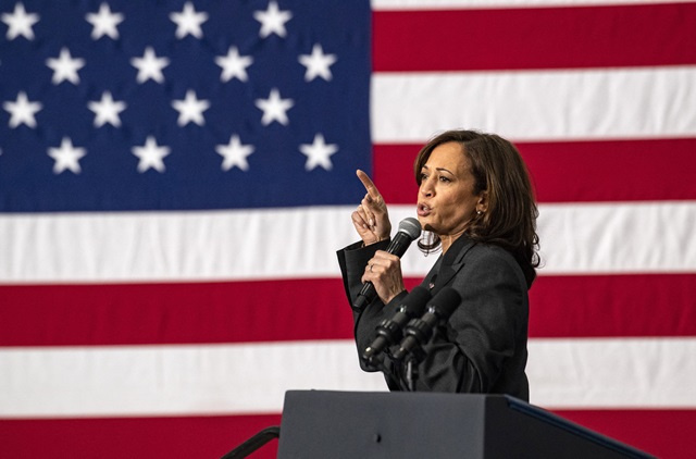 Kamala Harris en pole position pour remplacer Biden dans une campagne bousculée