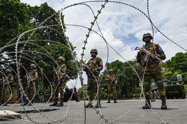 Bangladesh student group suspends protests over death toll