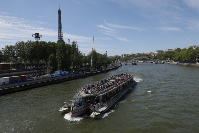 Olympics organisers cancel first triathlon training over Seine pollution