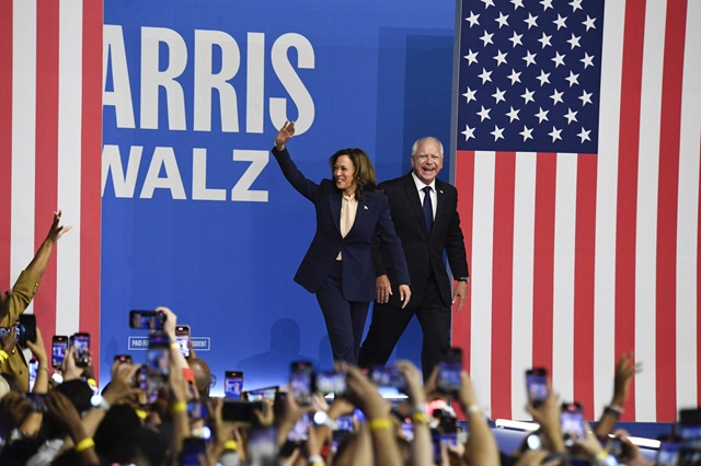 A peine nommé, le colistier de Kamala Harris sonne la charge contre Donald Trump