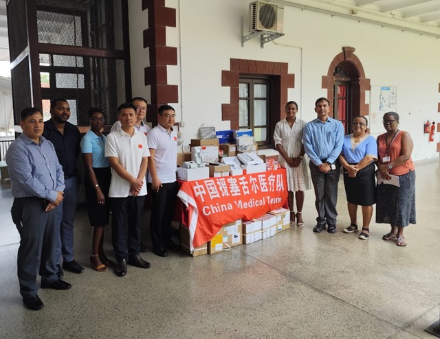 Seychelles Hospital receives essential medical equipment from China Medical Team