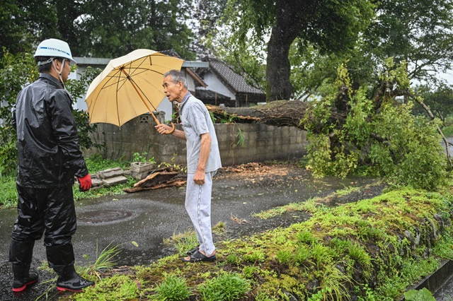 Le Japon frappé par un typhon extrêmement puissant, des victimes et des dégâts