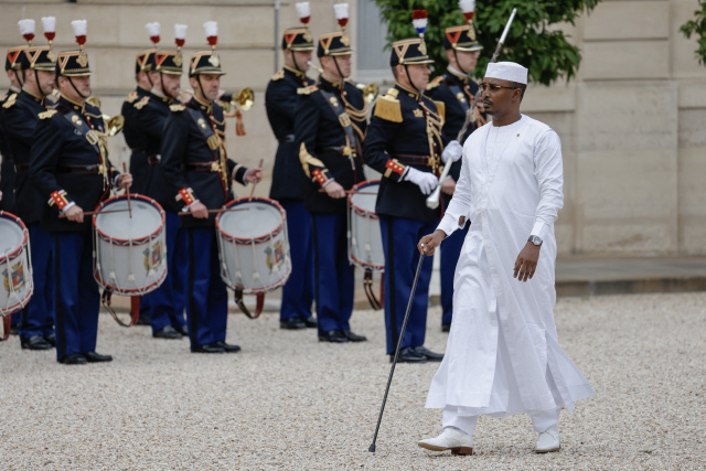 Chad president ousts top security officials