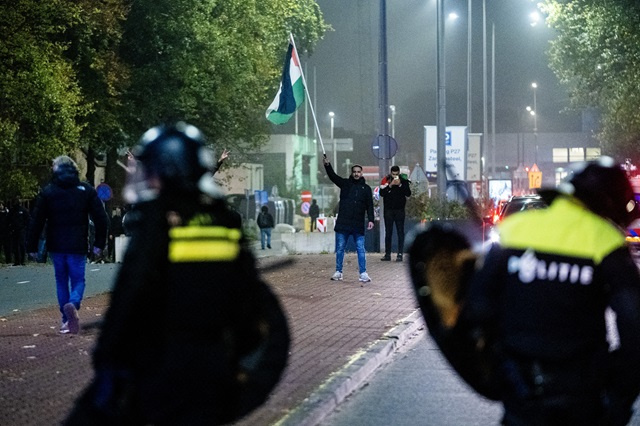 Heurts à Amsterdam: le premier avion visant au rapatriement des Israéliens a décollé de Ben Gourion